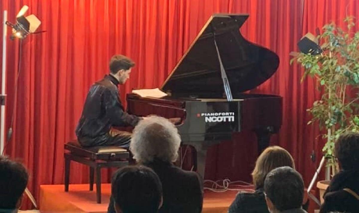 A Crotone Mario Gaudio e Gabriele Riggio, due promettenti giovani pianisti - 