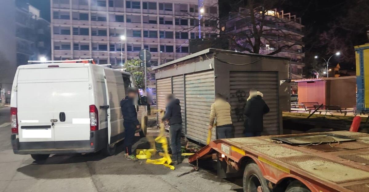 Cosenza - Proseguono gli interventi di rimozione delle strutture fatiscenti sul territorio - 