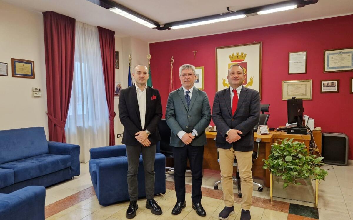 Legalità, le PMI accolte dalla Questura di Crotone - Andrea Esposito, il Questore Giambra, Alfio Pugliese