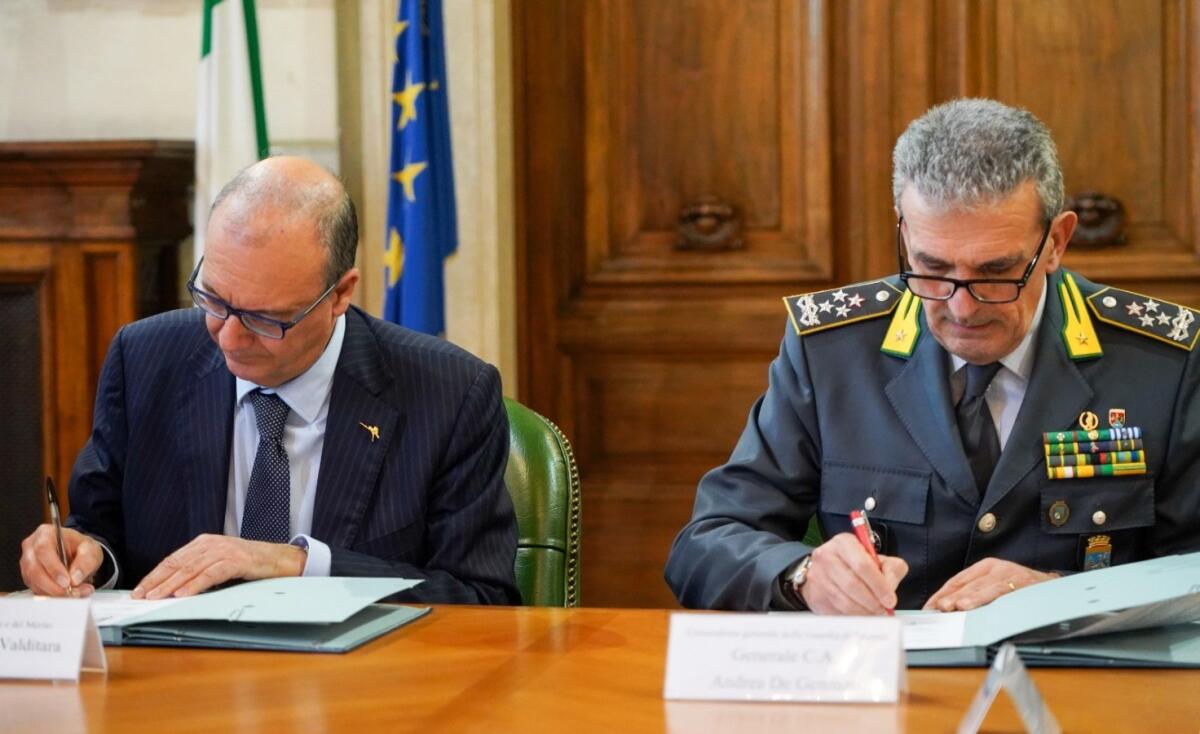 Scuola, basta "diplomifici". Intesa tra MIM e Guardia di Finanza - 