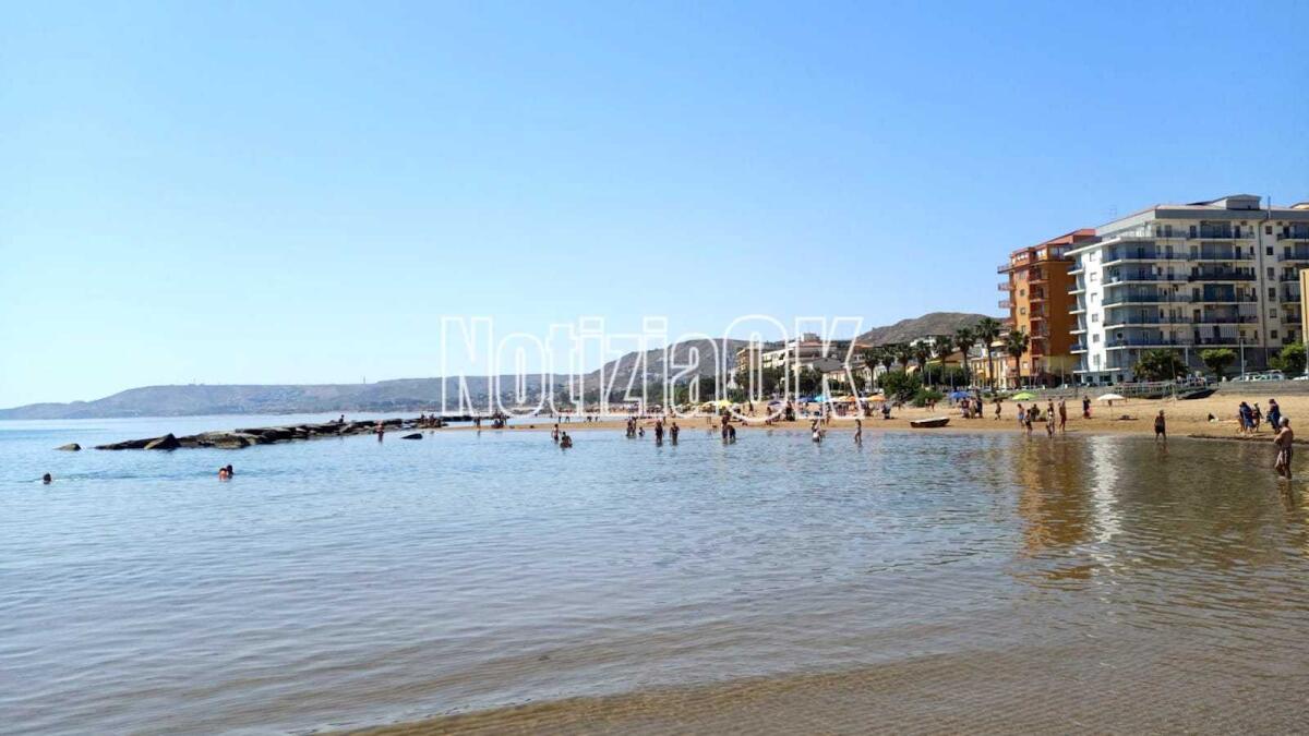 Crotone, concessioni demaniali per gli stabilimenti balneari: arriva la proroga - 