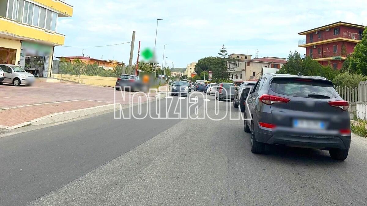 Crotone - Lunghe code a Tufolo con traffico in tilt, il Comitato di Quartiere: "Si può dissentire sui lavori, ma non augurare il male ad una persona" - 
