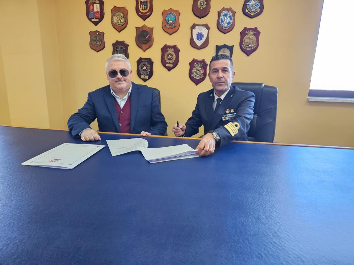 Crotone - La Capitaneria di porto incontra gli studenti del Ciliberto - 
