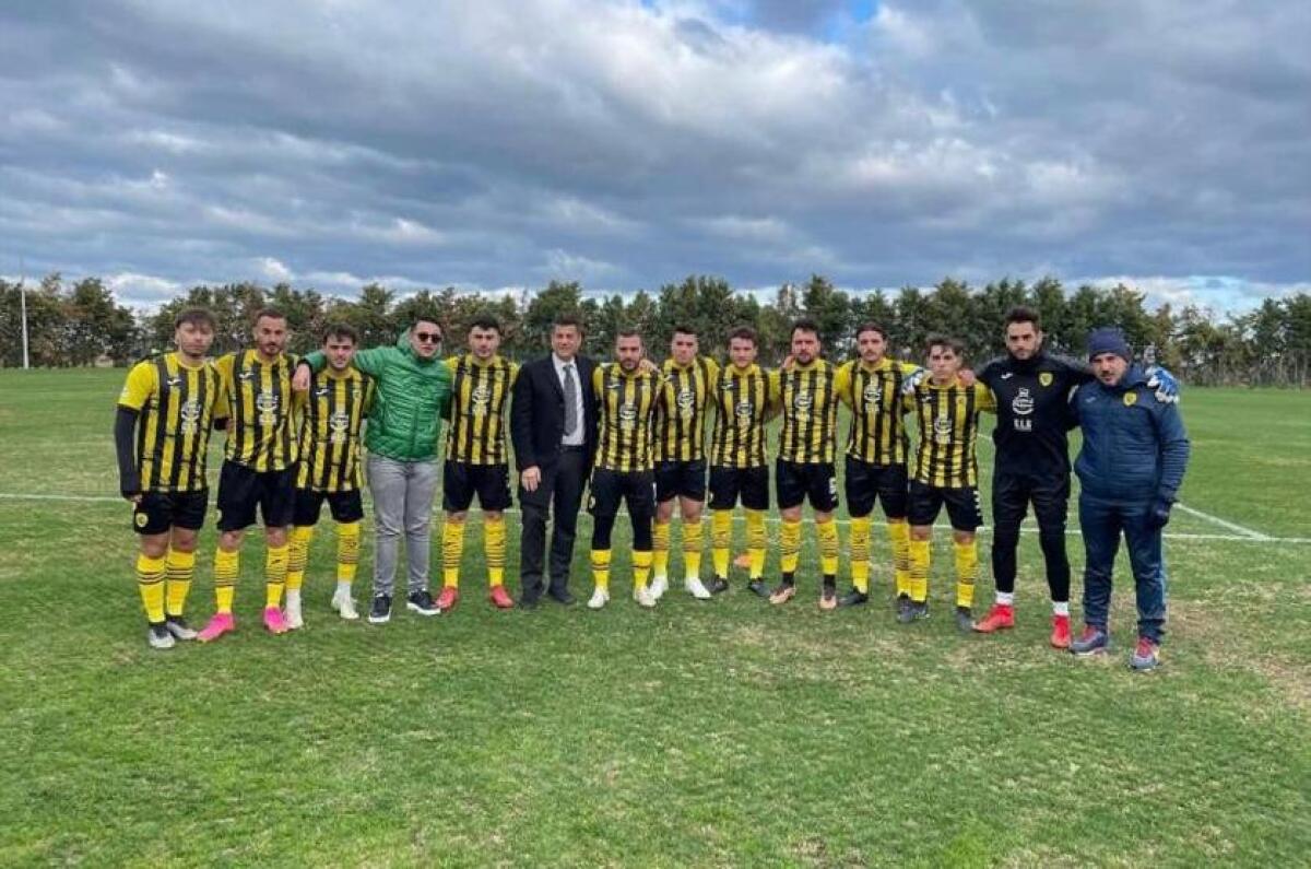 AEK Crotone - Calcio, famiglia, collante sociale: Gualtieri sposa il progetto del presidente Bossi - 