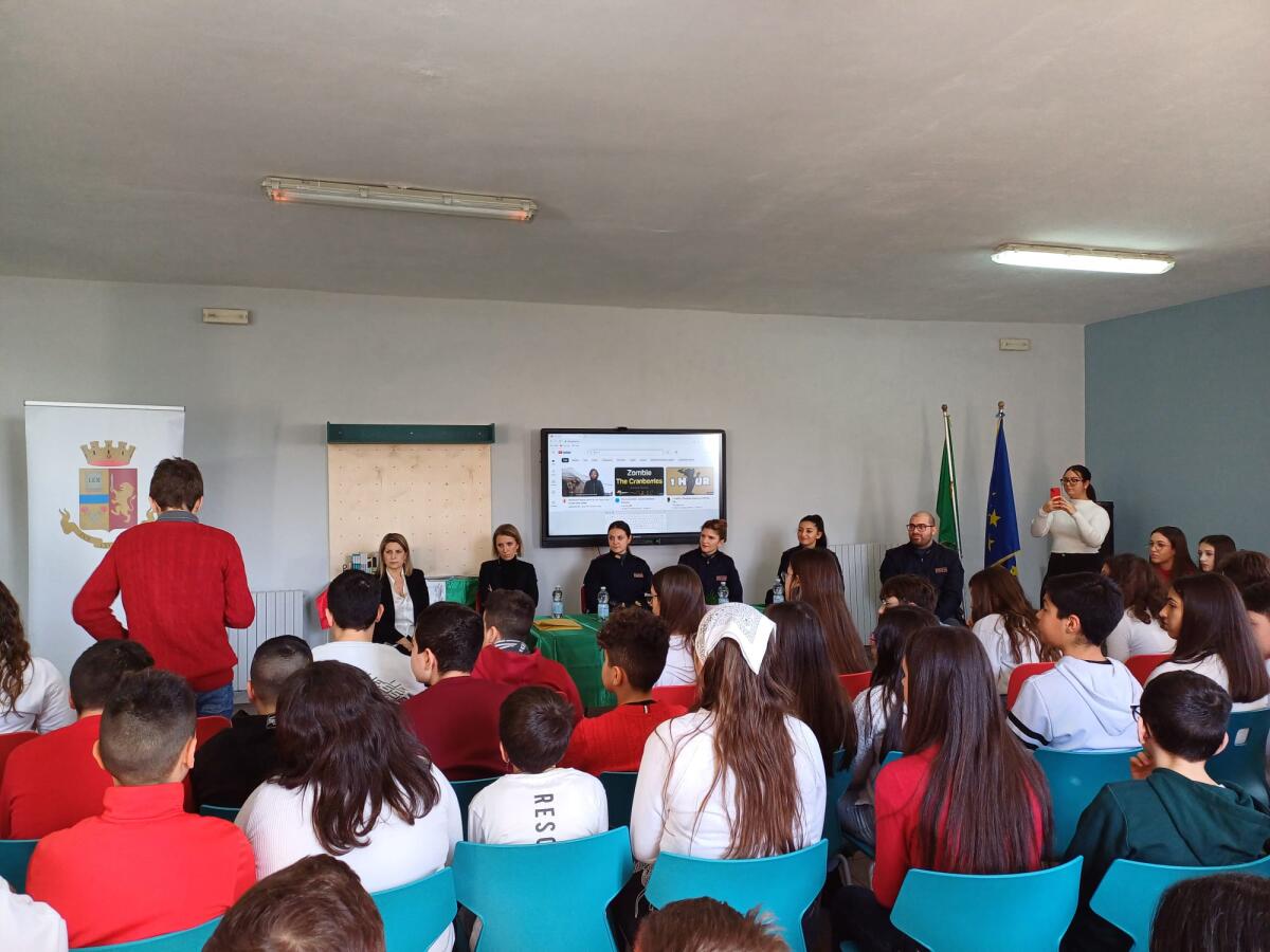 Gli studenti di Mesoraca a scuola di gentilezza e rispetto - 