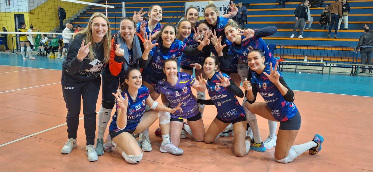 Pallavolo - La Poseidon Crotone riparte alla grande e porta a casa 3 punti - 
