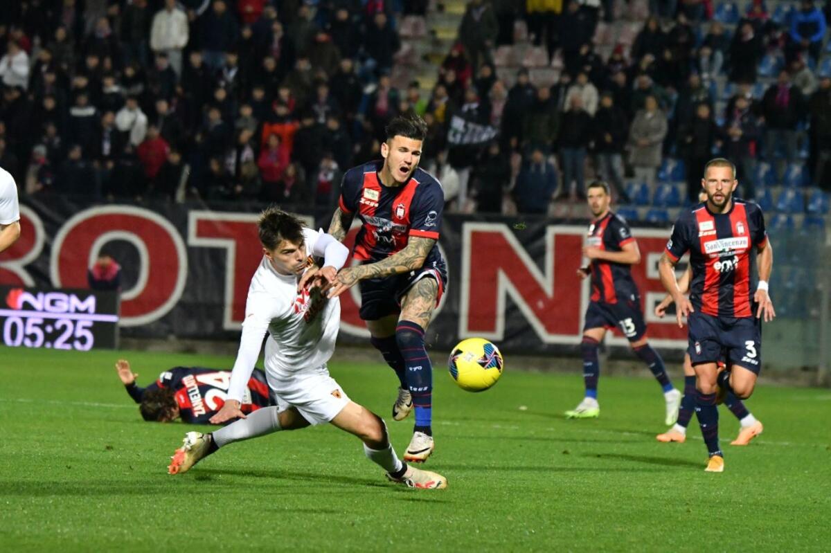 #PicernoCrotone 0-0 | Scialbo pareggio per un Crotone apparso incapace di pungere - 