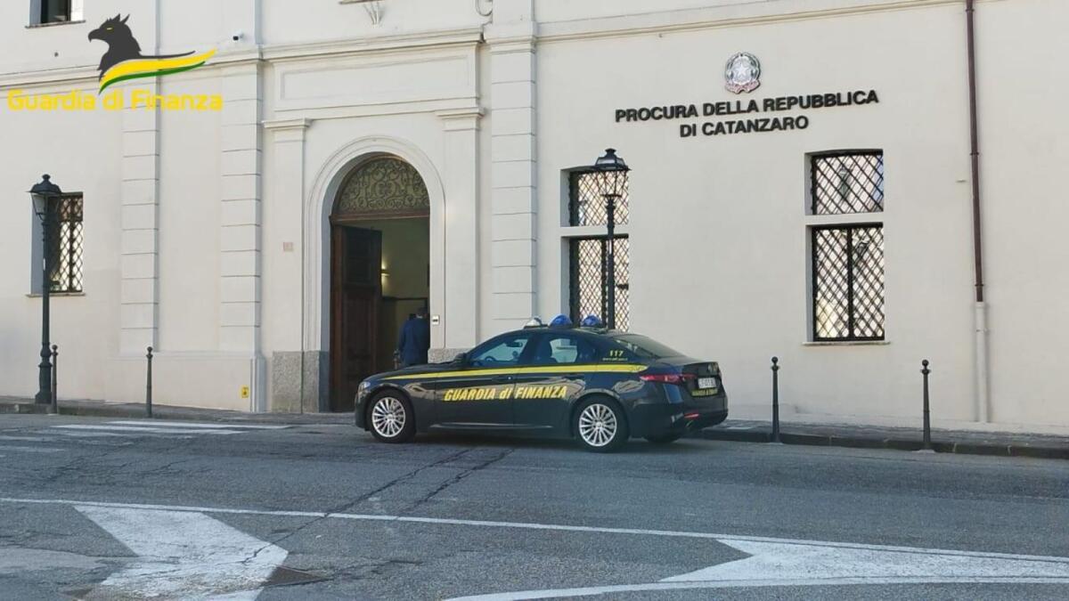Cronaca - Sequestro di beni per oltre 2,5 milioni a due soggetti indiziati di associazione di tipo mafioso - 