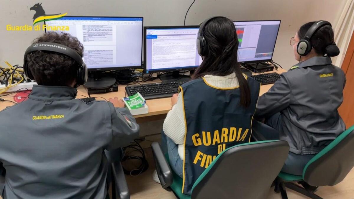 Cercano di corrompere consigliere comunale   per far cadere l'amministrazione: due arresti - 
