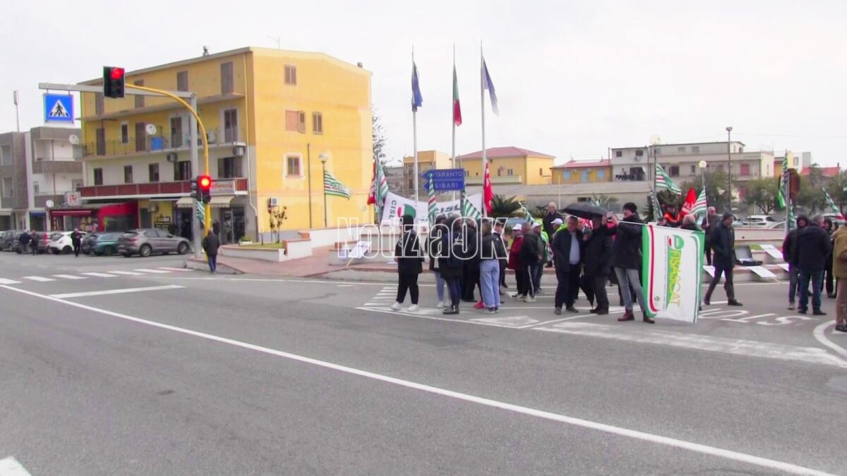 La protesta dei sindacati sulla SS 106: "La strada deve essere completata, il Governo dia il finanziamento" - 