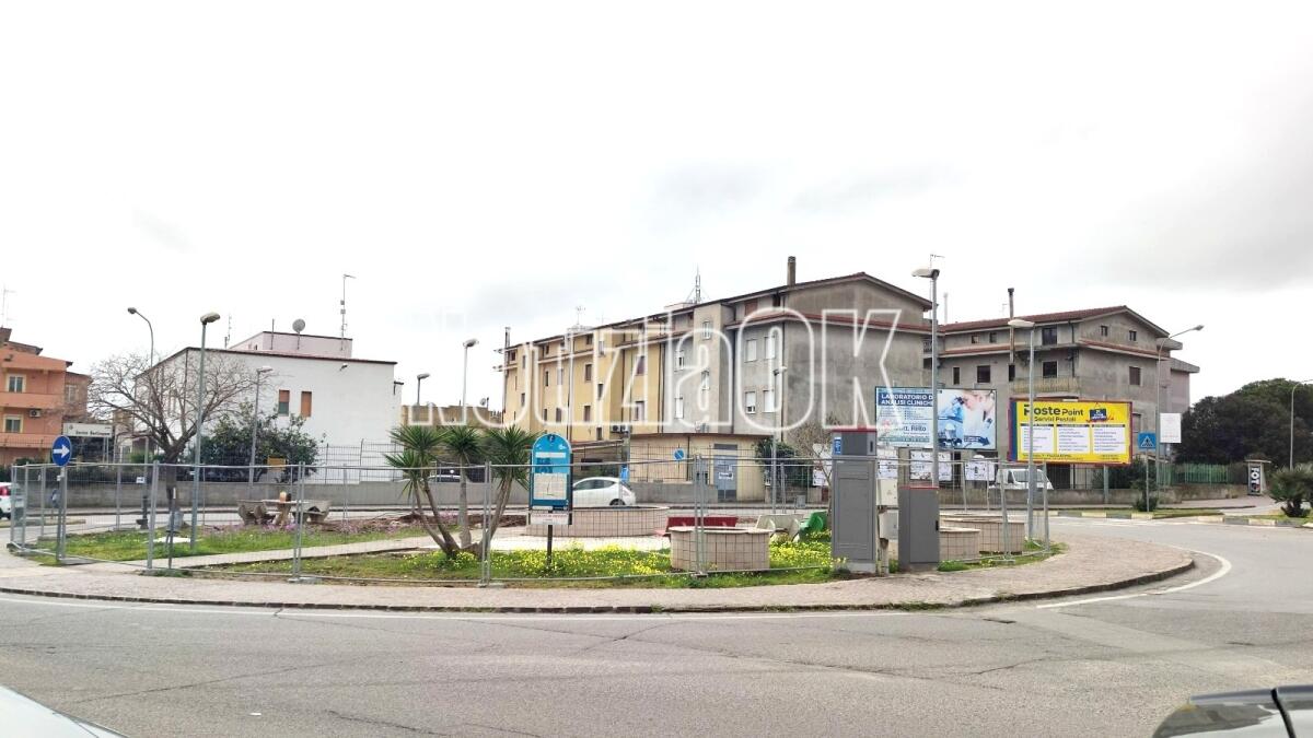 Isola di Capo Rizzuto: nuovo look per la rotonda, lavori in corso in Piazza Berlinguer - 