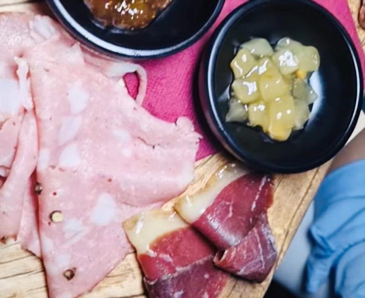Le Vie del Gusto - Un fantastico tagliere di salumi di selvaggina - 