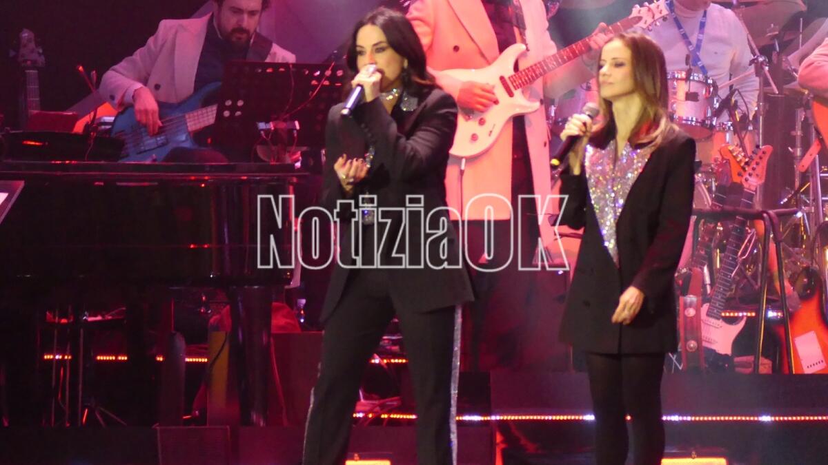 Sanremo 2024 - Quella volta che Paola e Chiara hanno scoperto le vrasciole crotonesi in Piazza Pitagora - 