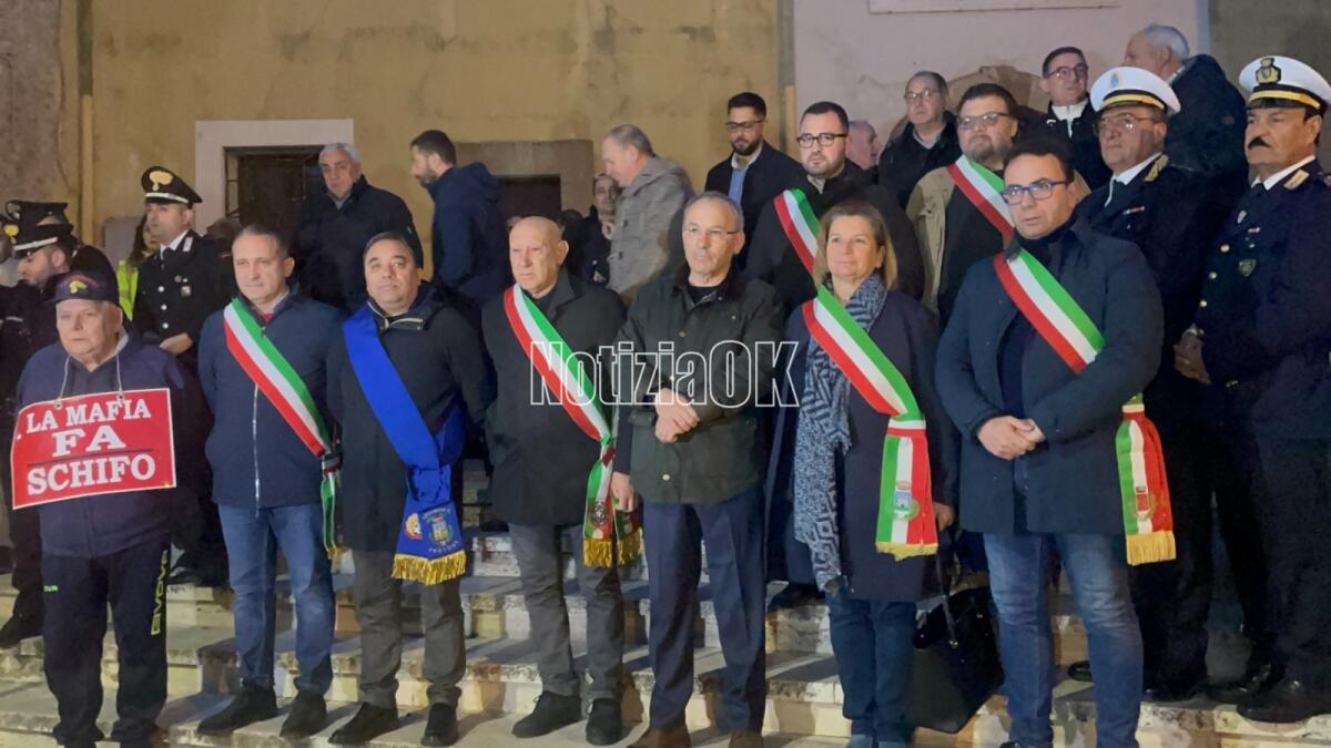 Cutro si ribella al pizzo e scende in piazza - 