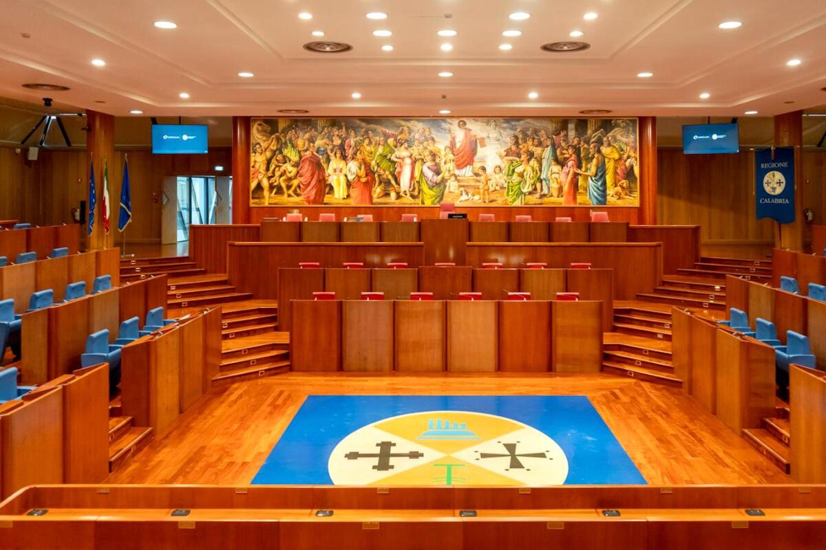 Calabria - Monitoraggio strutturale sull'aula del Consiglio Regionale - 