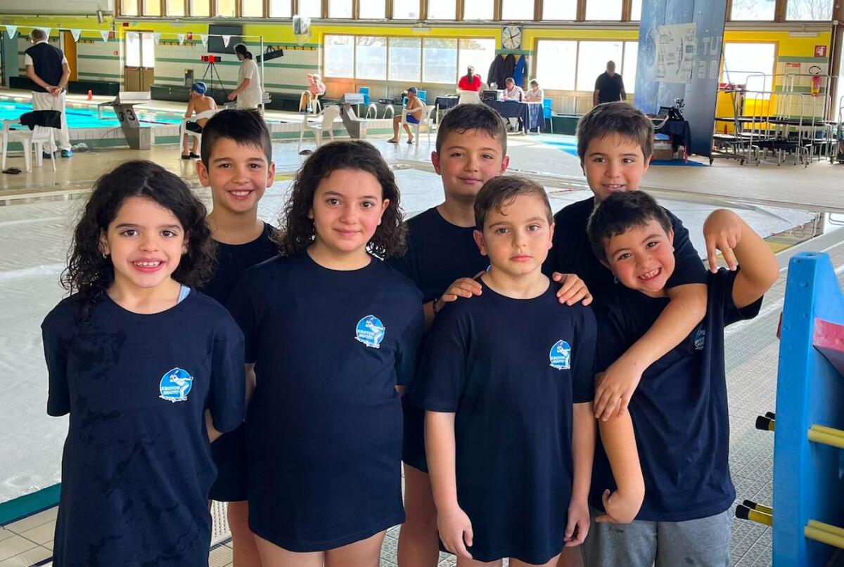 Kroton Nuoto, weekend ricco di medaglie nelle gare di Lamezia Terme e Crotone - 