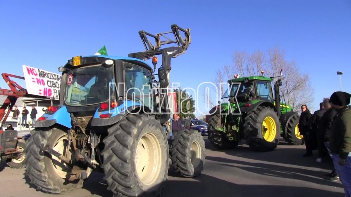 Protesta degli agricoltori: i trattori sono arrivati a Sanremo - 