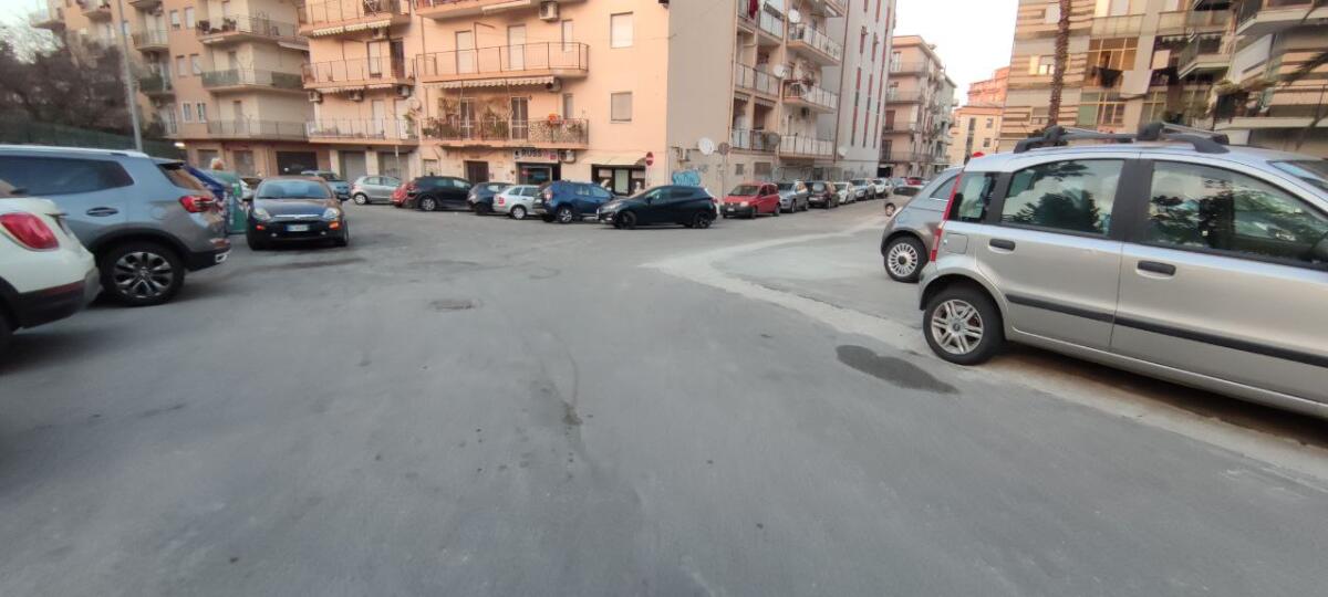 Crotone - A via Firenze incrocio pericoloso... urge intervento strutturale - 