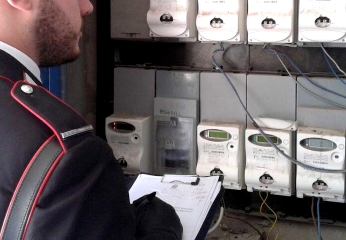 Allacci abusiva per l'energia elettrica, accertamenti e denunce - 