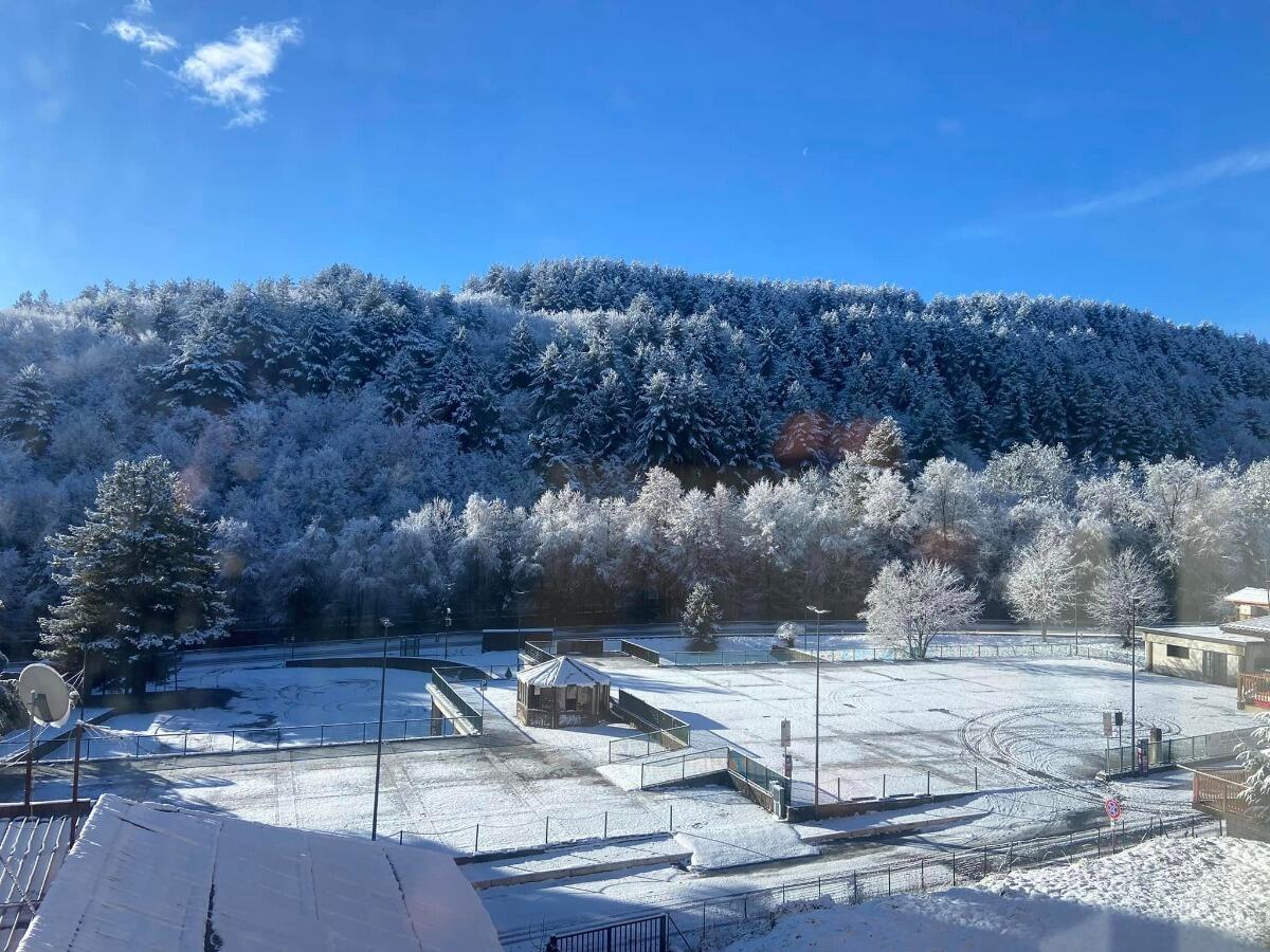 La Sila si tinge di bianco, paesaggio spettacolare a Camigliatello Silano - 