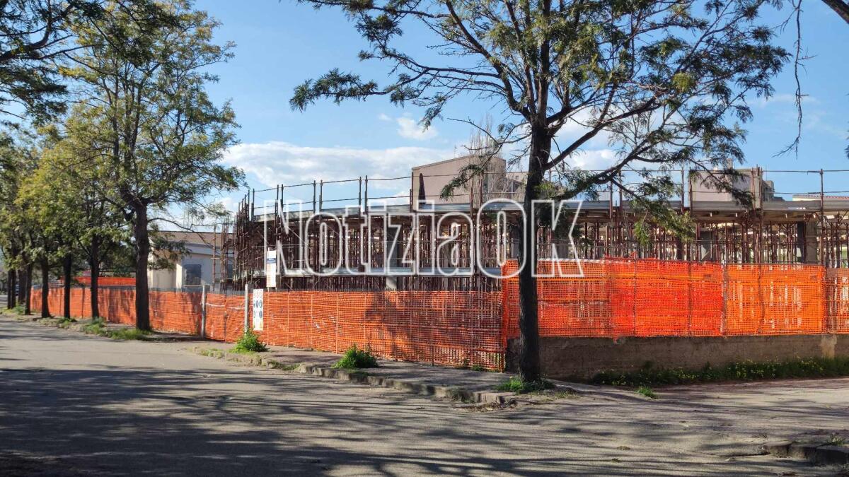 (Foto) Prende forma a Isola C.R. la nuova mensa scolastica: la struttura sarà consegnata entro fine anno - 
