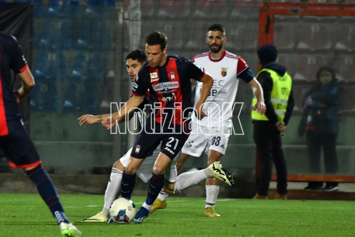 #CrotoneCasertana 0-0 | Il Crotone dimostra di essere vivo ma paga gli errori sottoporta - 