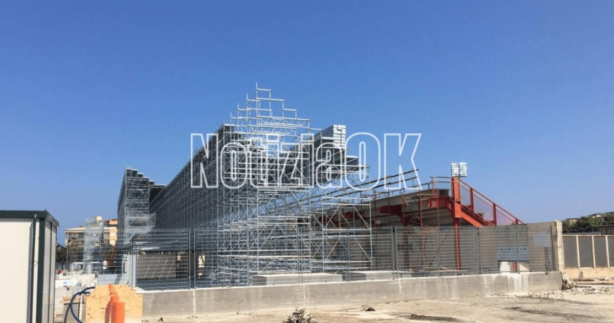 (Foto) Ezio Scida, nel 2016 la nascita della "nuova" Tribuna: ora si torna a parlare di un suo smantellamento - 