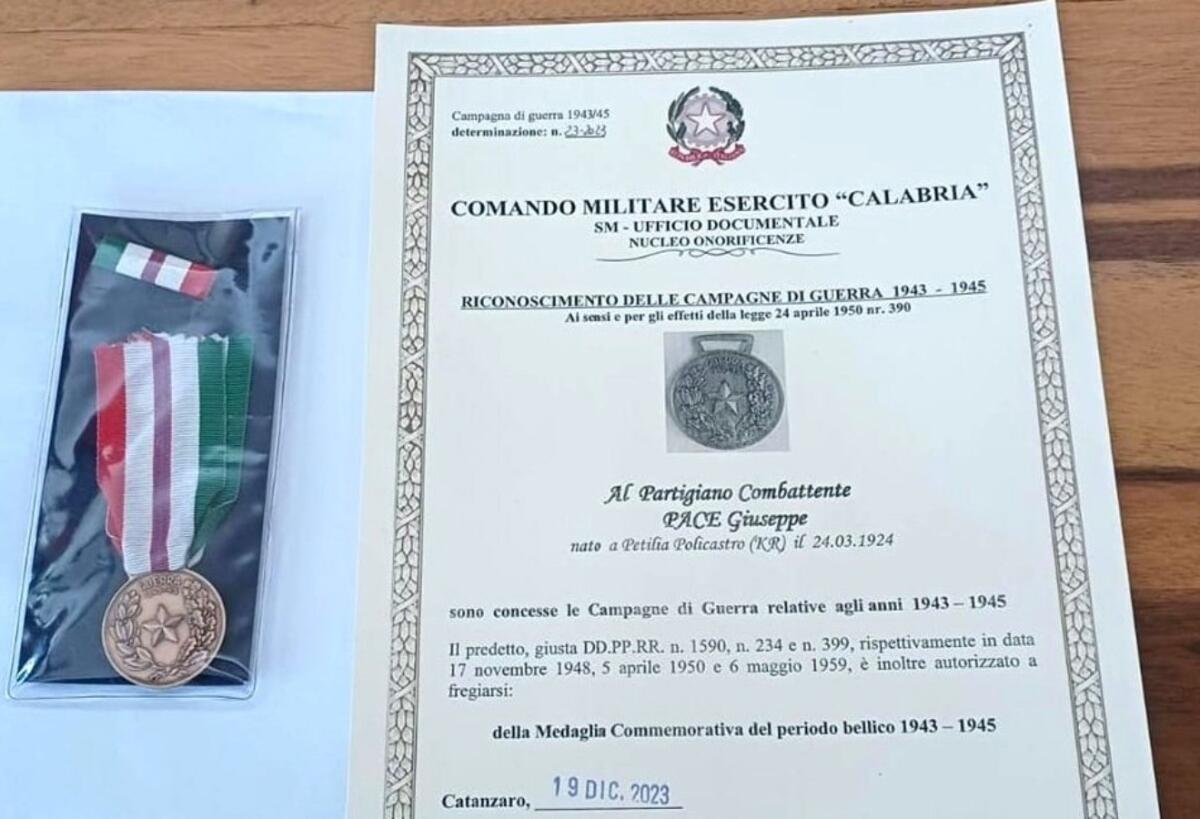 Comando Militare Esercito "Calabria", il partigiano petilino Giuseppe Pace omaggiato con la Medaglia Commemorativa - 