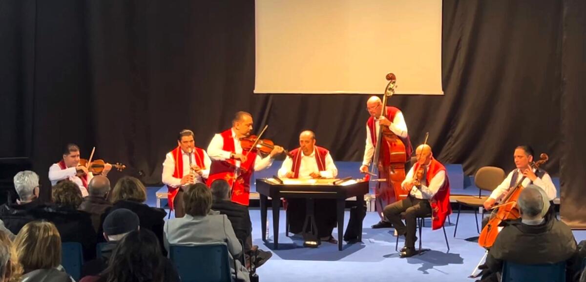 Crotone, l'orchestra Tzigana tra czardas e folklore incanta il pubblico dell'Auditorium "S. Pertini" - 