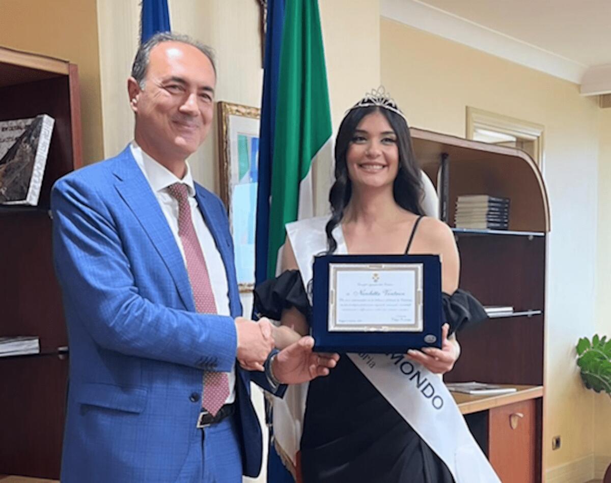 La Miss Mondo Calabria 2023 Nicoletta Ventrice premiata al Consiglio Regionale della Calabria - 