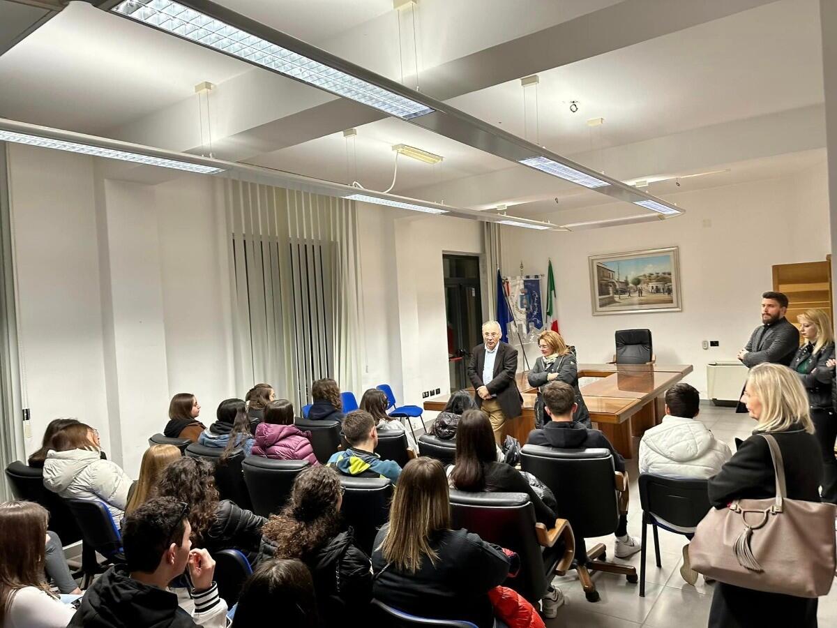 Studenti da Sulmona in visita a Scandale per i Luminari di San Giuseppe - 