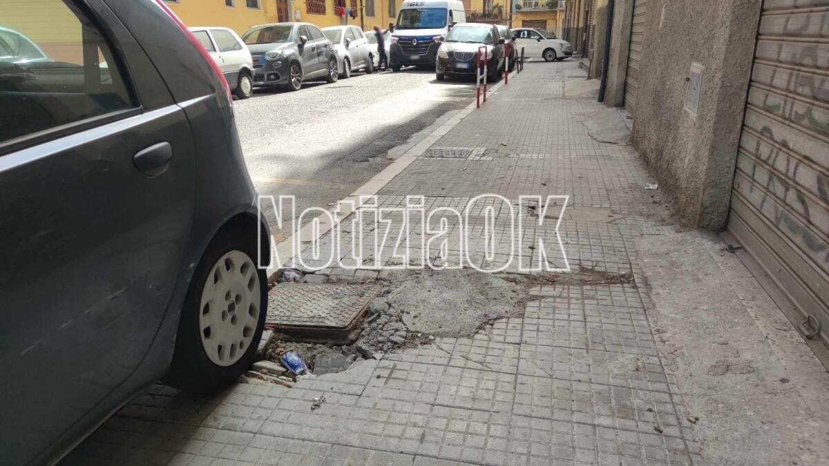 Nei quartieri di Crotone: buche fuori luogo, ora franano anche i marciapiedi - 