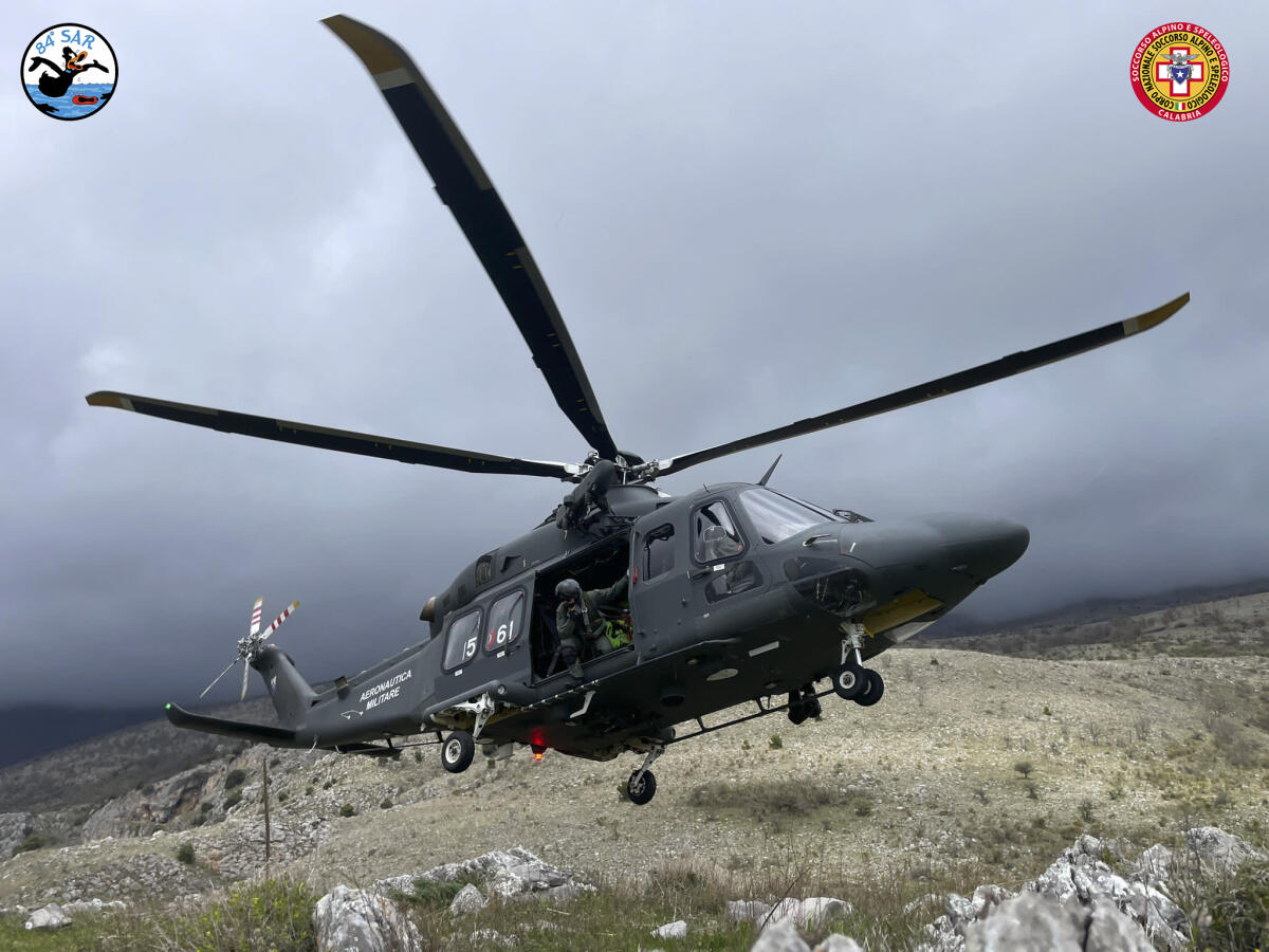 Frascineto - Soccorso alpino e Aeronautica militare si addestrano nel Parco del Pollino - 