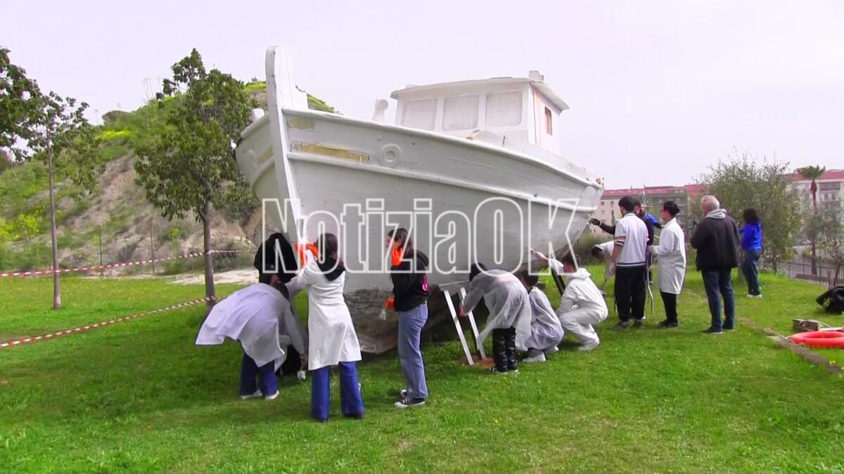 (VIDEO) Crotone - Quel relitto del mare diventato un inno alla vita - 