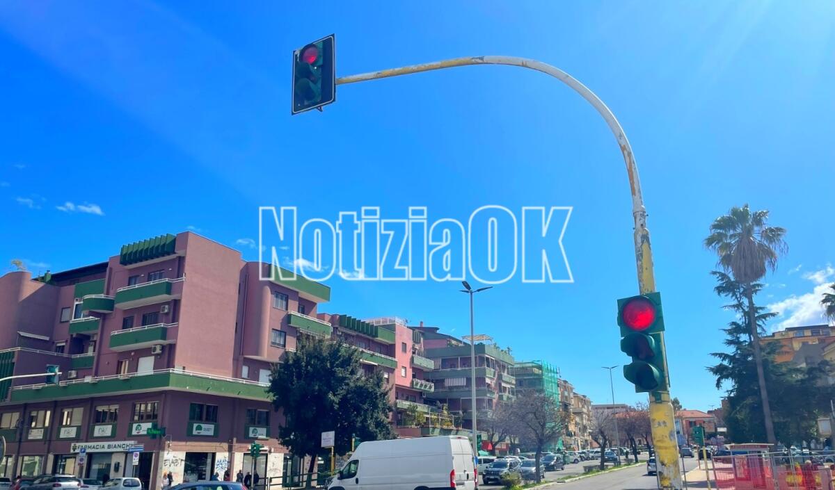 Crotone - Semafori intelligenti su Corso Mazzini (FOTO) - 