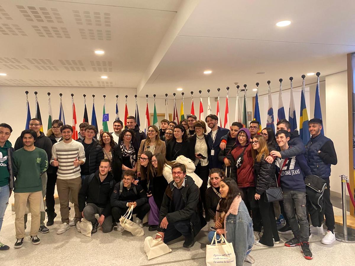 Da Crotone a Bruxelles, gli studenti del Pertini-Santoni al Parlamento Europeo - 