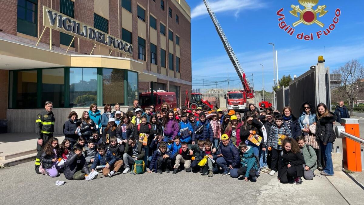 (VIDEO) A scuola di sicurezza con i Vigili del fuoco di Crotone - 