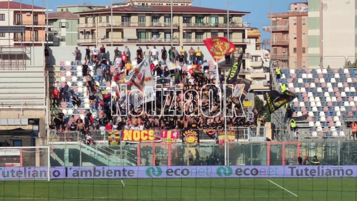 Crotone-Messina, provvedimento D.A.SPO a carico di 14 tifosi - 