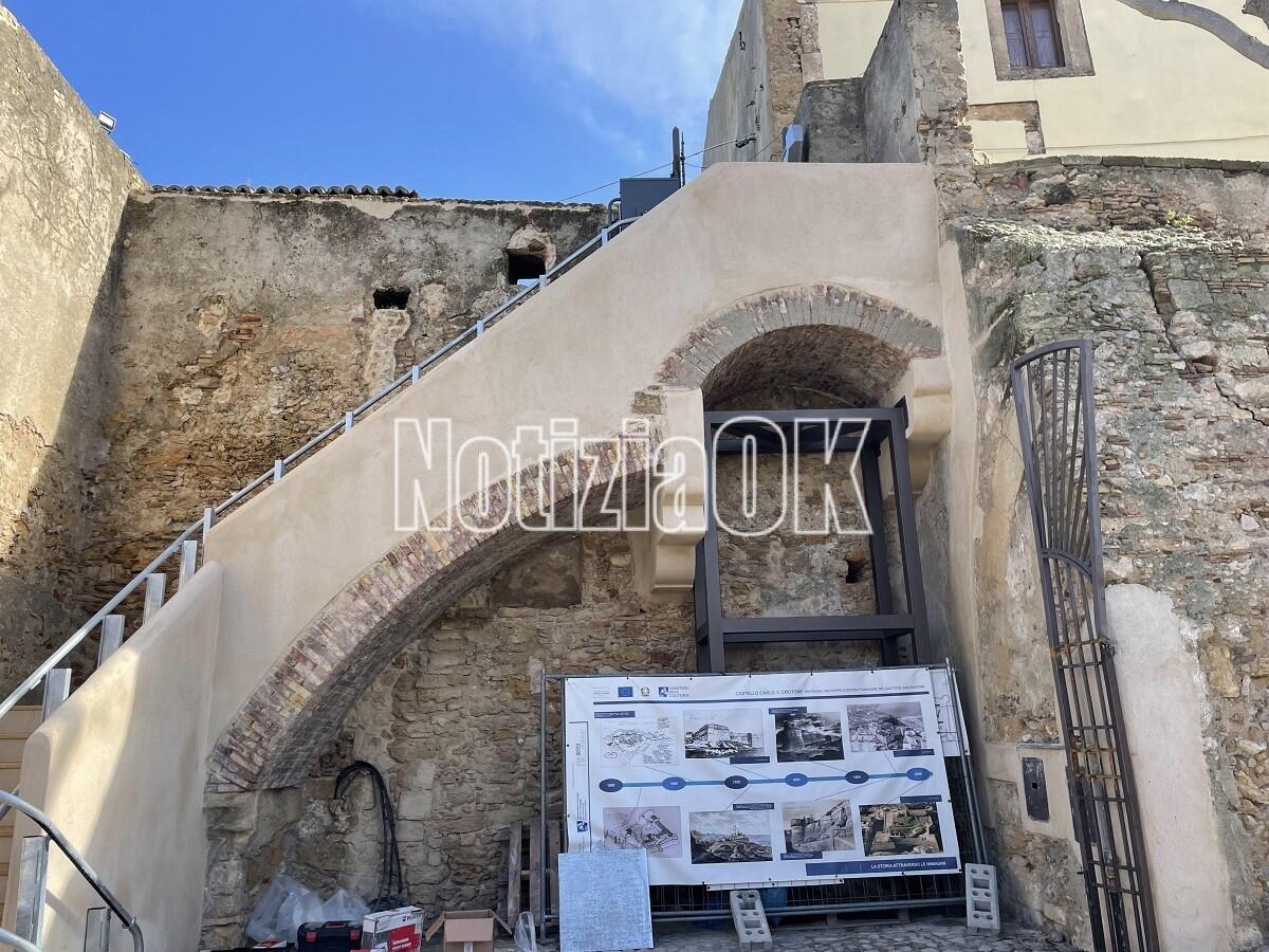 Con la stagione crocieristica tornano i turisti nel Castello Carlo V: novità nella fortezza - 