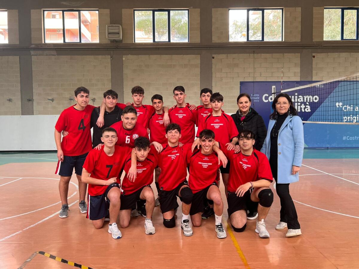 Pallavolo, la squadra del Liceo Classico Pitagora si fa strada nei Campionati Sportivi Studenteschi - 
