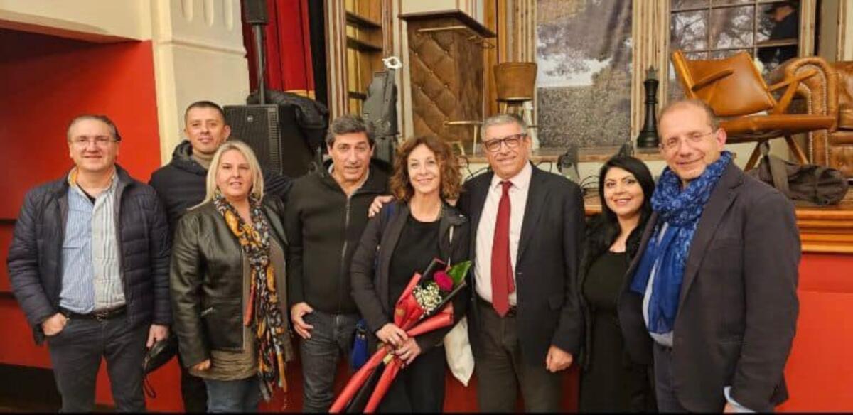 Cassano all'Ionio, grande successo per "L'Anatra all'arancia" con Emilio Solfrizzi e Carlotta Natoli - 
