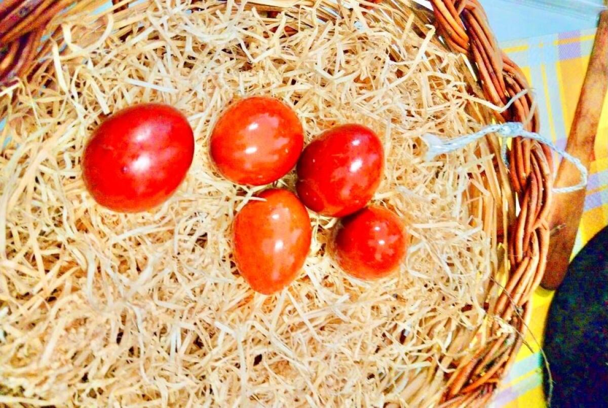 Pasqua - Le uova rosse di Carfizzi, una storia antica e sempre nuova - 