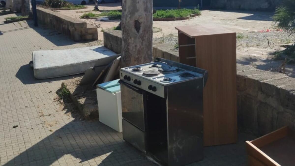 Crotone - Cucina su Viale Regina Margherita, ma non è la Fiera: beccati dalle telecamere - 