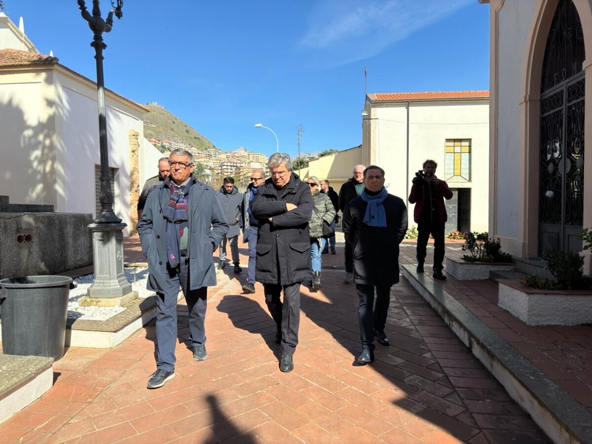Cassano all'Ionio, Cappelle dell'ex Congreghe: sopralluogo del Sindaco Papasso e del Vescovo Mons. Savino - 