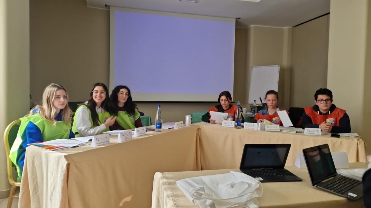 Il Liceo Classico “Pitagora” vince le Regionali di Debate - 