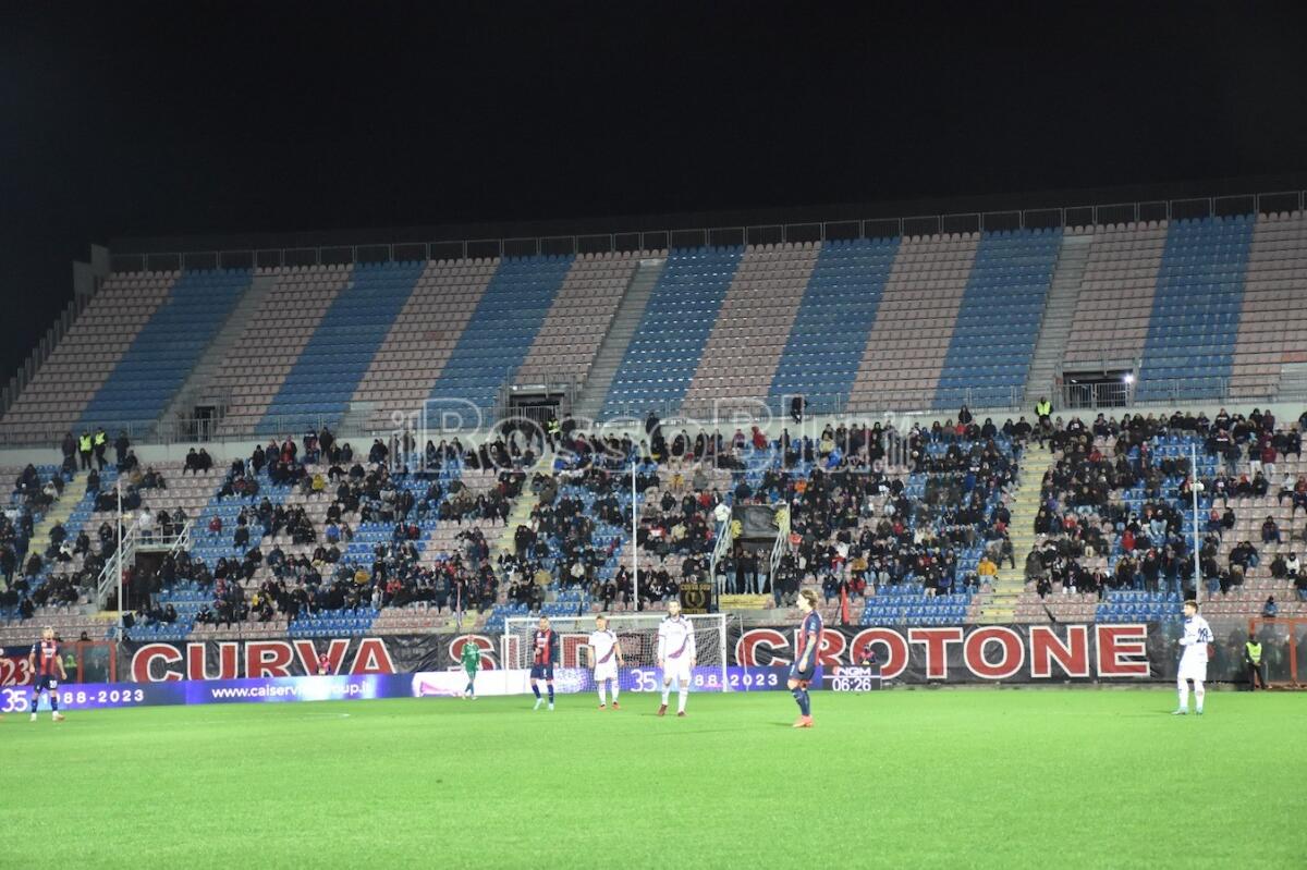 #CrotoneLatina 1-3 | Sconforto rossoblù: Crotone così non va, ennesima figuraccia allo Scida - 