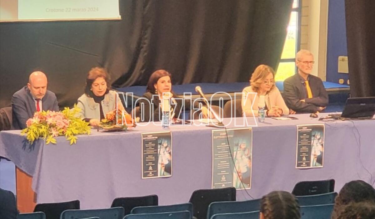 Crotone, al Pertini-Santoni si parla di Campi elettromagnetici e rischi per la salute - 