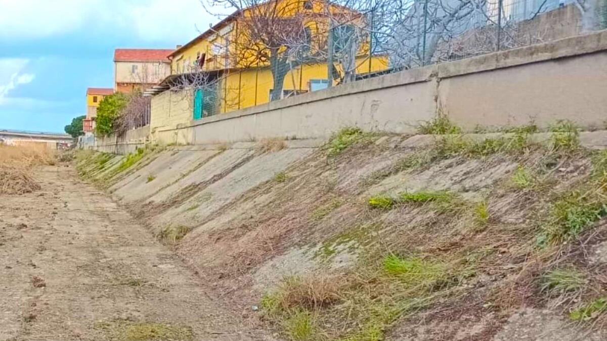 Crotone, iniziata la pulizia del Fiume Esaro - 