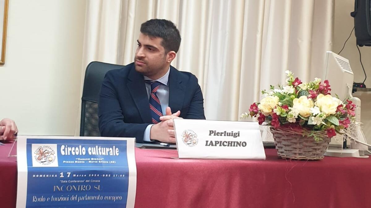 Crosia - Un successo la conferenza col politologo Pierluigi Iapichino - 