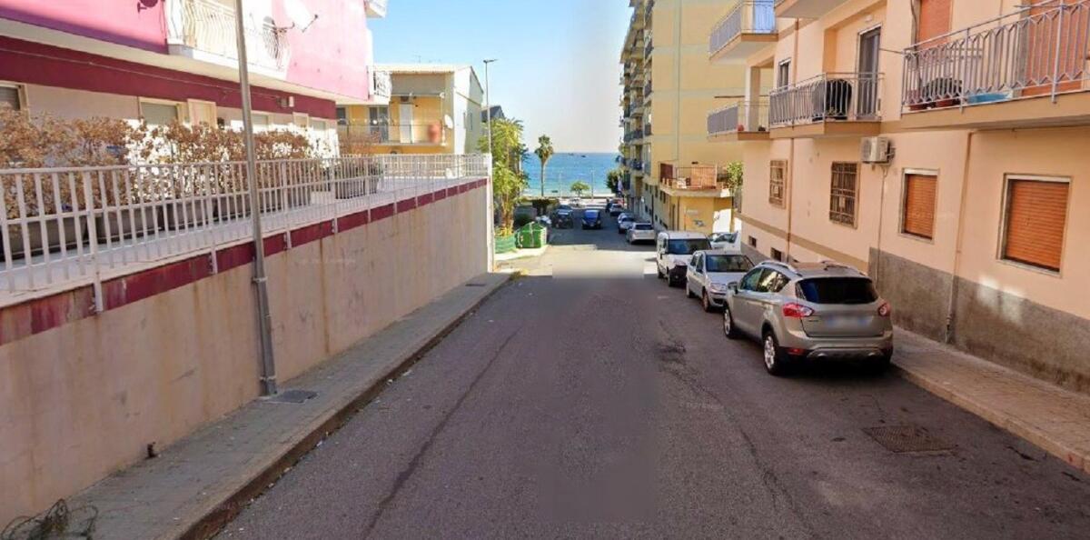 Crotone - Istituito il divieto di sosta in via Gabriele Corigliano - 